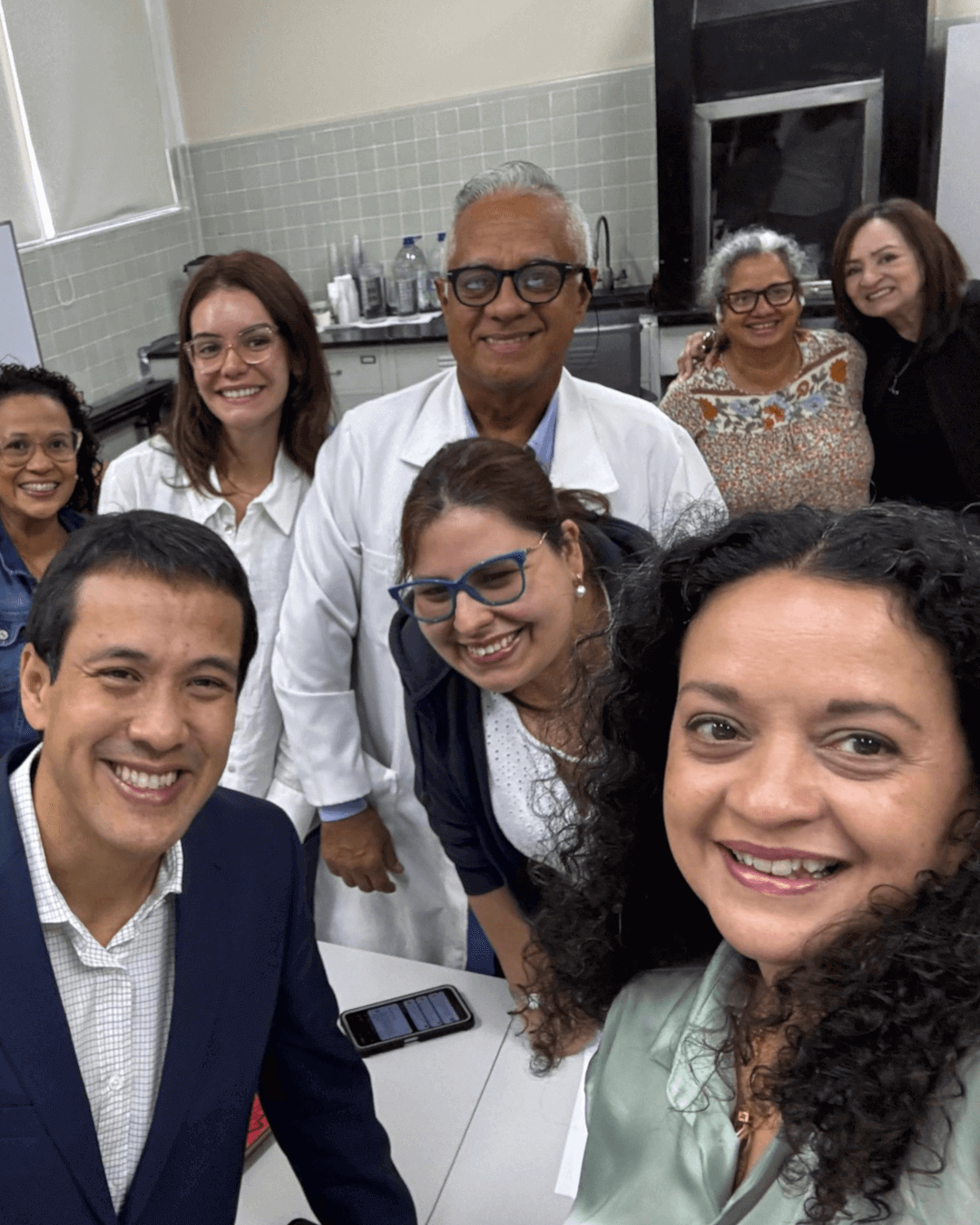 Interfaz de Gmail mostrando un borrador de correo generado por IA.